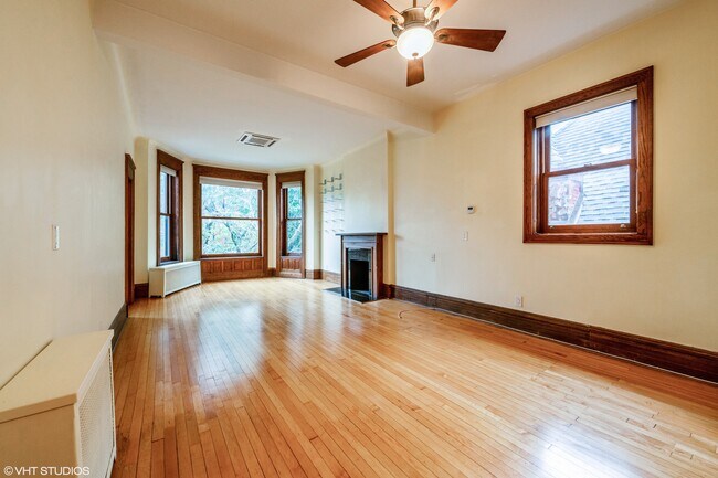 Living room - 2120 N Cleveland Ave