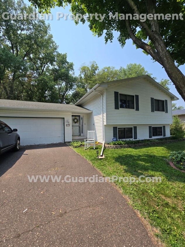 Primary Photo - Split Level Home in Roseville Available 8/...