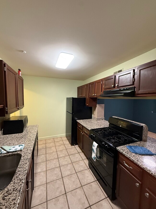 Building Photo - 1301 Waters Edge Dr