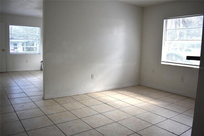 Foto del edificio - 912 Pine Ave