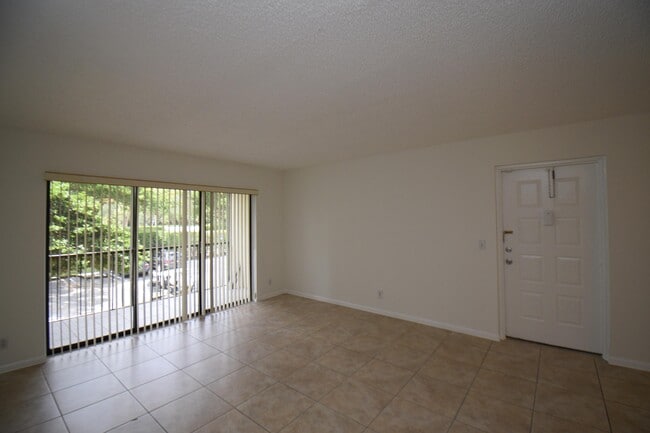 Building Photo - 206 Foxtail Dr