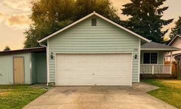Building Photo - 299 S Wichman St