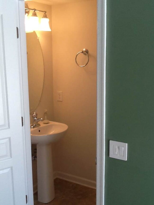 Powder Room - 8468 Cromwell Court