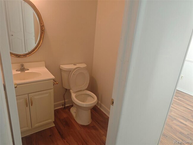 Foto del edificio - 919 Kirts Blvd