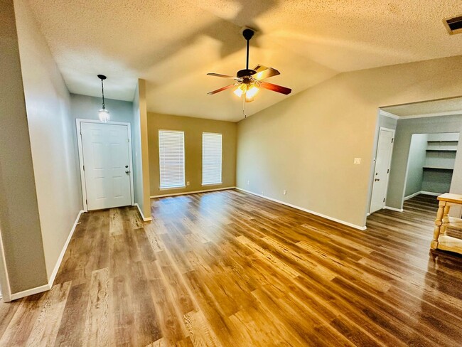 Building Photo - 414 Newcomb Cove
