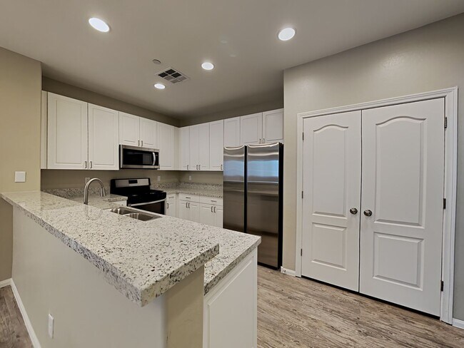 Building Photo - 7605 Scarlet Tapestry Ct