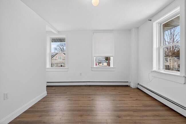 Building Photo - 472 Broadway