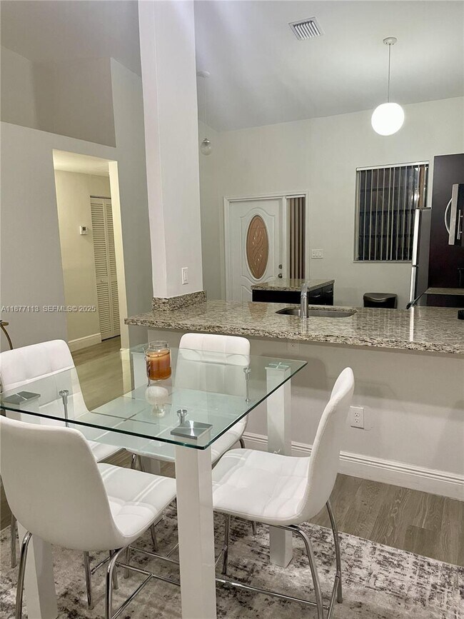 Foto del edificio - 6735 NW 193rd Ln