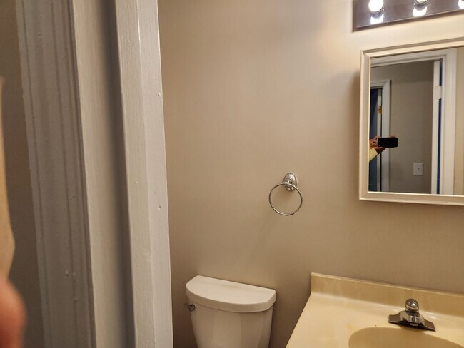 Building Photo - 33A / 33B  IL Rental