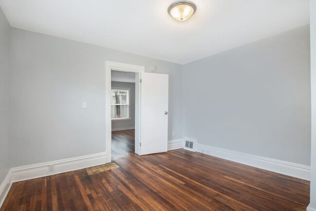 Building Photo - 348 Quimby St NE