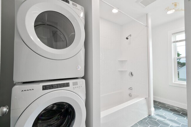 Foto del edificio - Beautifully Updated Two Bedroom Townhouse!