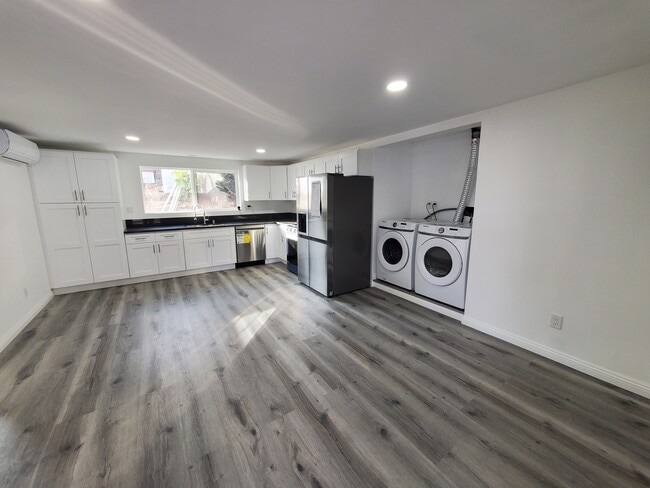 Building Photo - 20003 Arminta St