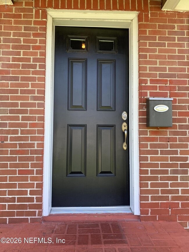 Building Photo - 2151 Traymore Rd