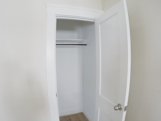 Armario del dormitorio 1 - 2051 Bunts Rd