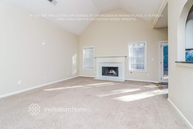 Building Photo - 960 Soaring Dr NE