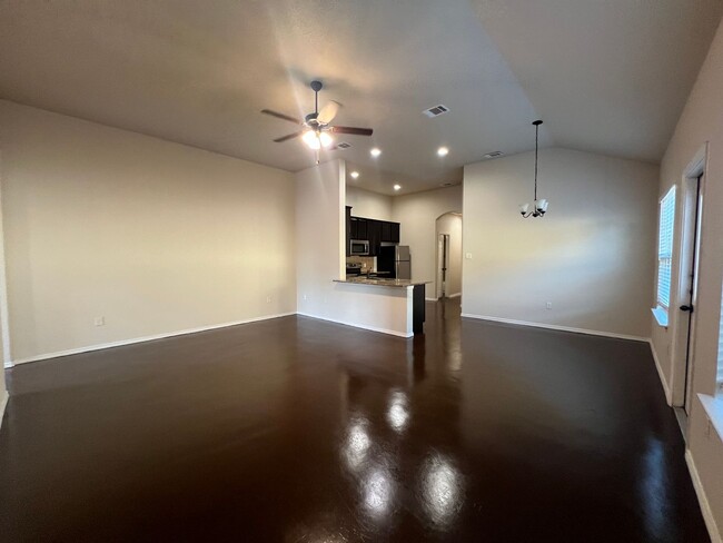 Building Photo - 3/2 Duplex in New Braunfels, TX