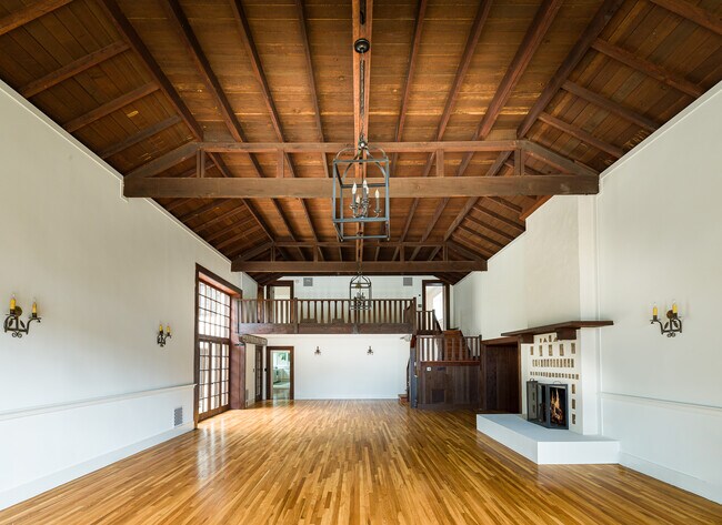 Building Photo - 679 Mission Canyon Rd