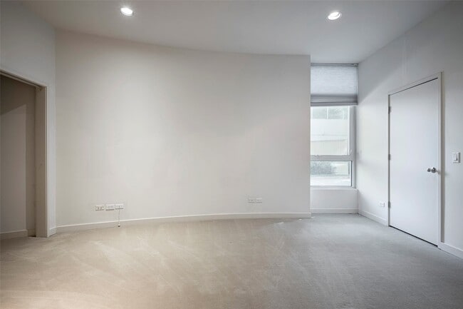 Foto del edificio - 3372 Miro Pl