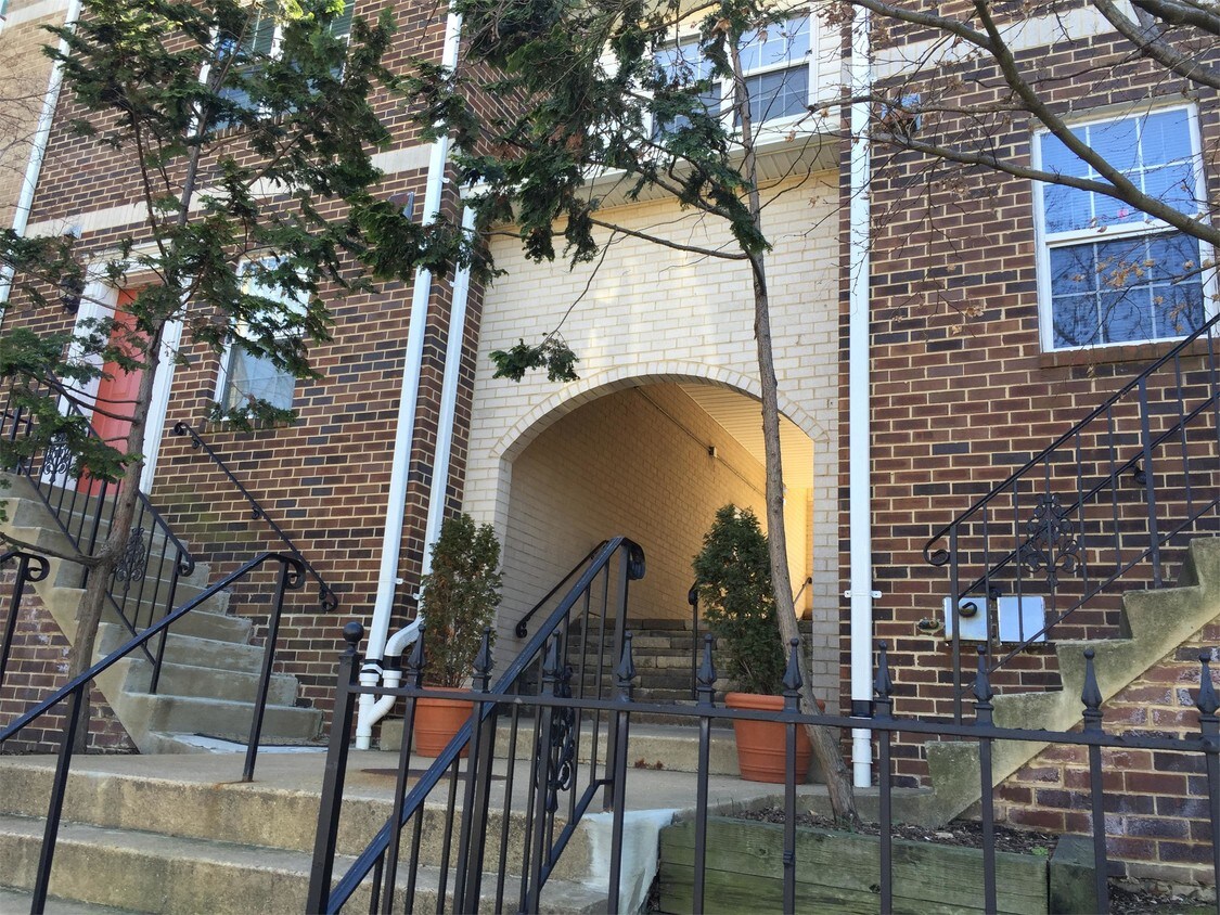 3032 S Glebe Rd, Arlington, VA 22206 House for Rent in Arlington, VA