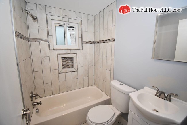 Foto del edificio - 1202 Maple St Ext