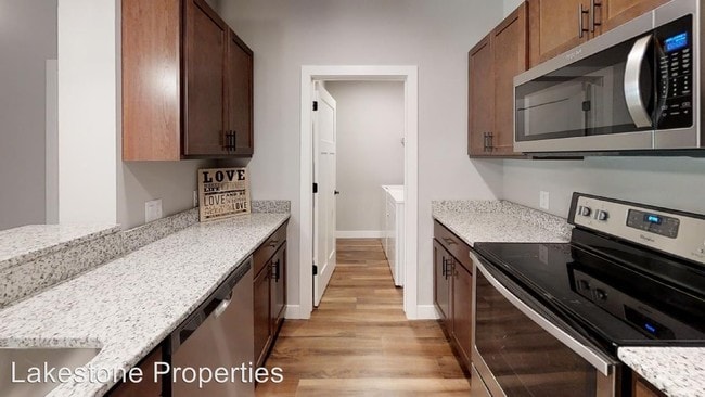 Building Photo - 1601 Hoel Ave