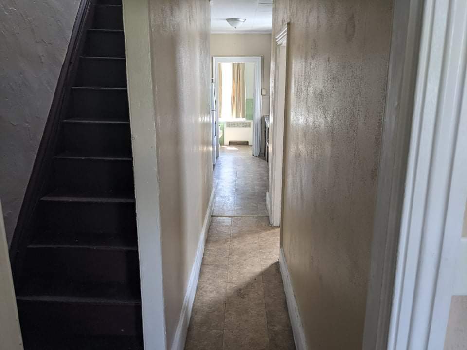 Primary Photo - 1142 Elm St