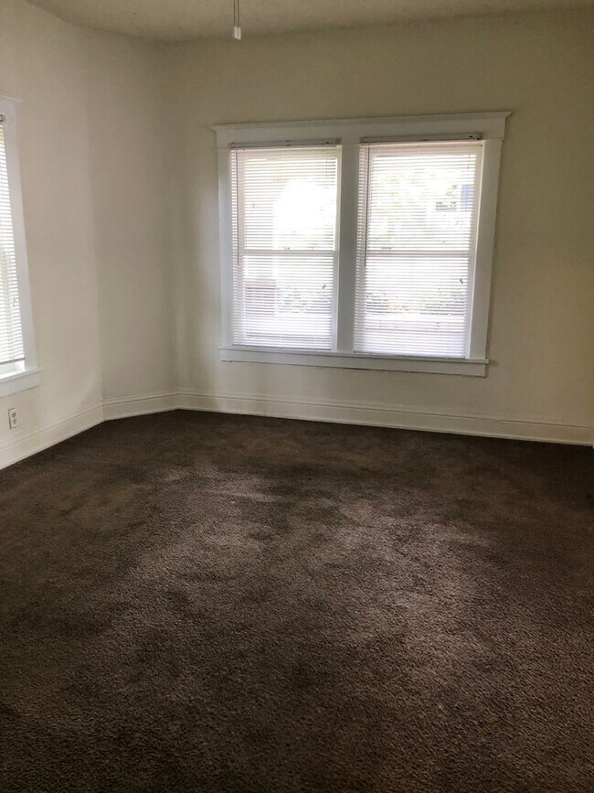 Foto del edificio - 1213 N Washington St