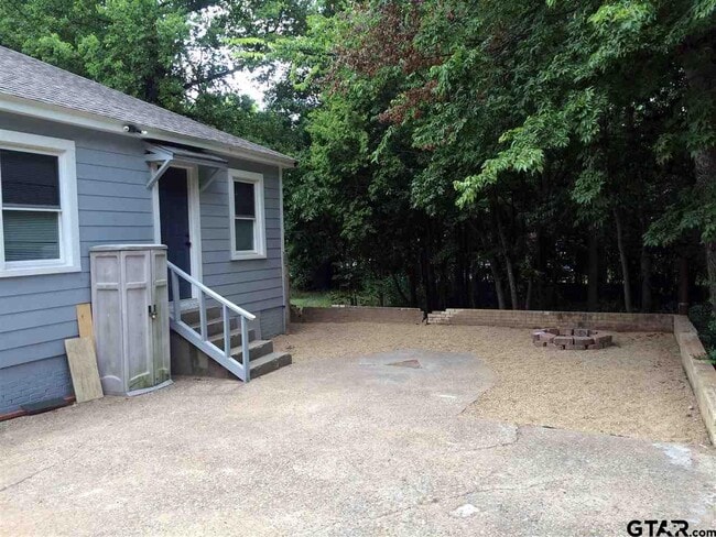 Building Photo - 611 W Bryan St