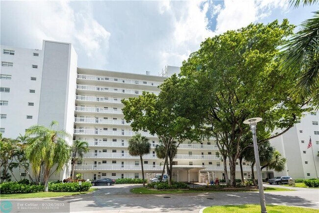 Foto del edificio - 2555 NE 11th St