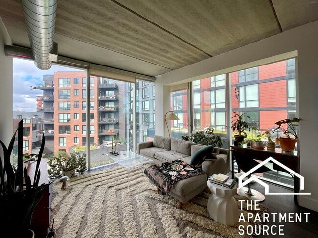 Photo - 1664 W Division St Apartment