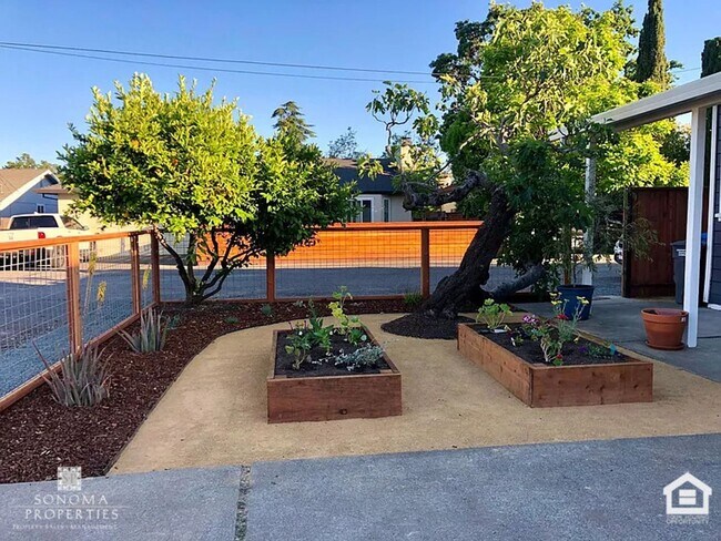 Foto del edificio - Charming 2-bedroom, 1-bathroom Sonoma Home - Available Now!