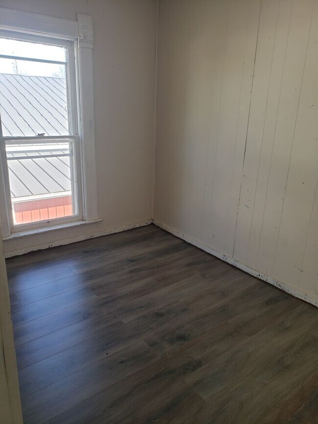 Foto del edificio - 2- Bedroom, 1- Bath Upper Unit in Hillsboro