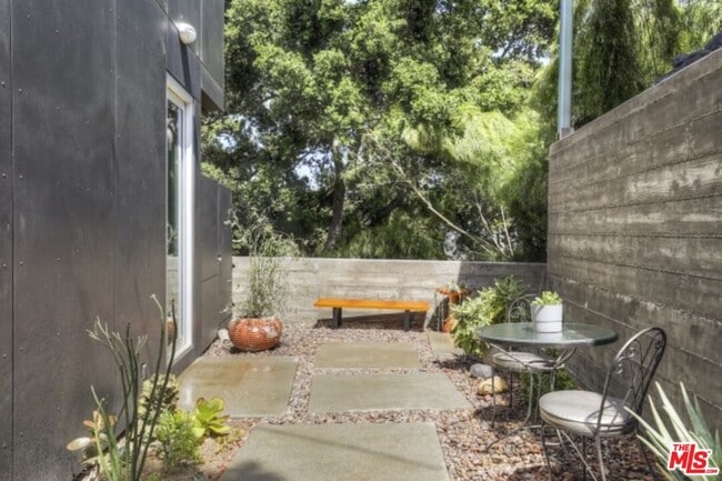Foto del edificio - 11462 Laurelcrest Rd