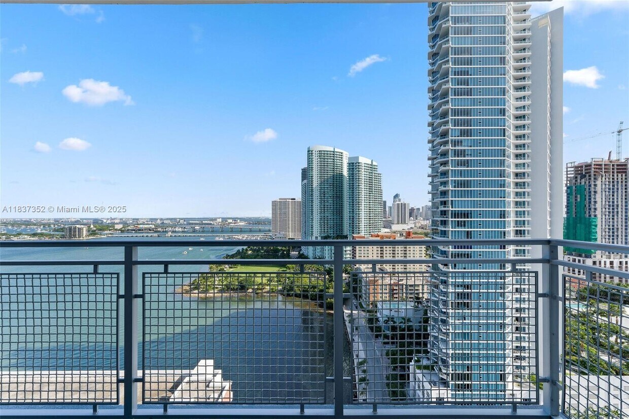 Foto principal - 2150 N Bayshore Dr