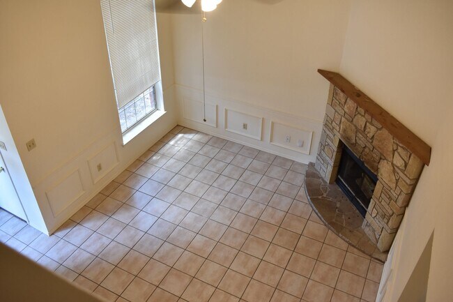 Building Photo - Great Area!!  Off Pleasant Ridge close to ...