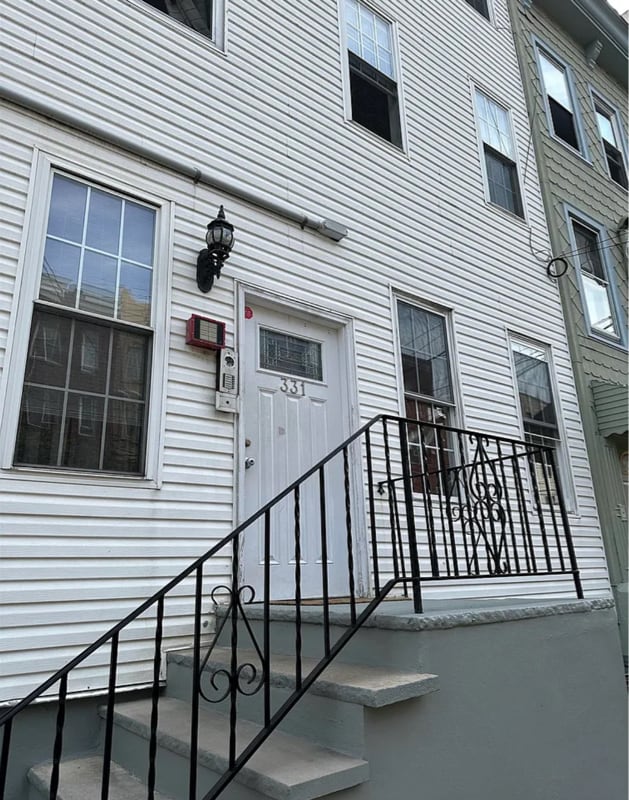 Building Photo - 331 Monroe St