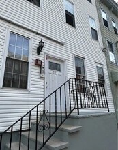 Building Photo - 331 Monroe St