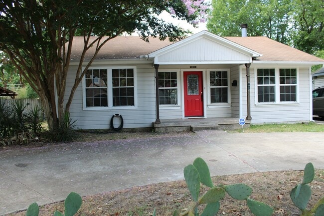 Photo - 1313 Casa Vale Dr House