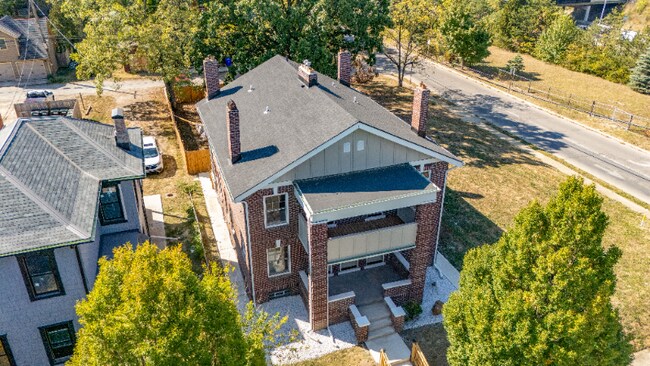 Foto del edificio - 605-607-607 S Champion Ave