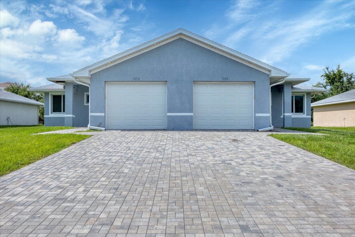 Primary Photo - Duplex for rent