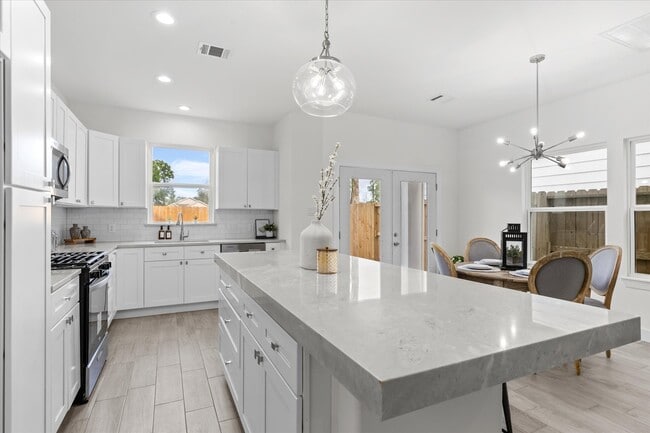 Foto del edificio - 7904 Sealey St