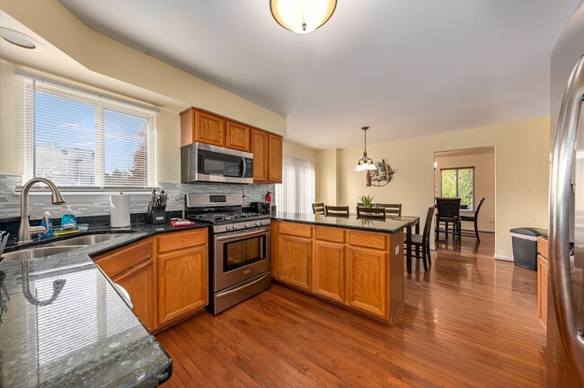 Foto del edificio - 2484 Warm Springs Ln