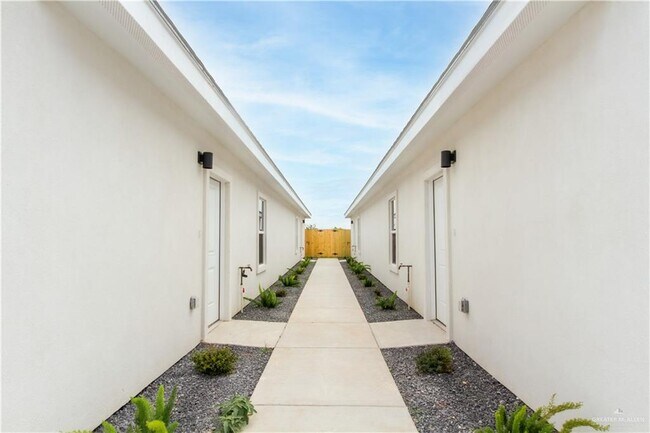 Foto del edificio - 1300 N Aryana Ave