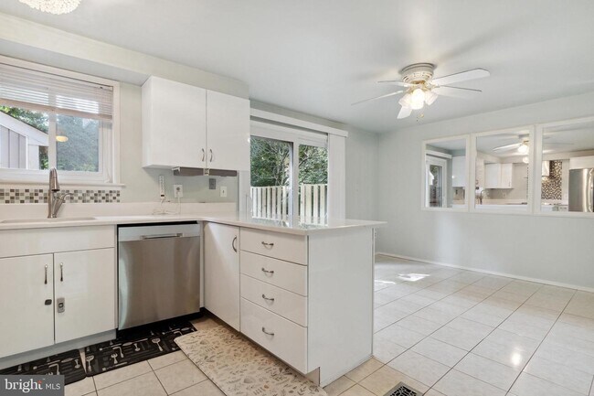 Foto del edificio - 7860 Archbold Terrace