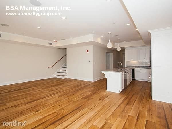 Building Photo - 3 br, 3 bath  - 380 Bunker Hill St # 3A