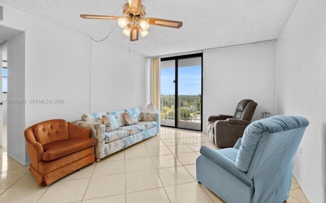Foto del edificio - 920 NE 169th St