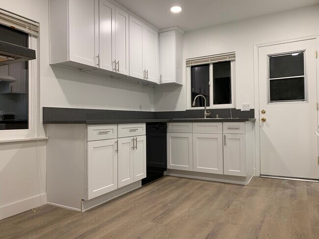 Kitchen - 245 E Lime Ave