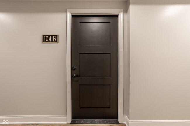 Building Photo - 104 W Main St