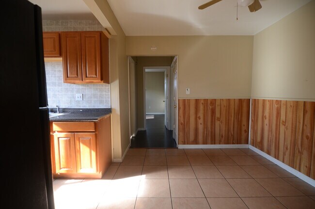 Foto del edificio - 8553 Cottonwood Dr