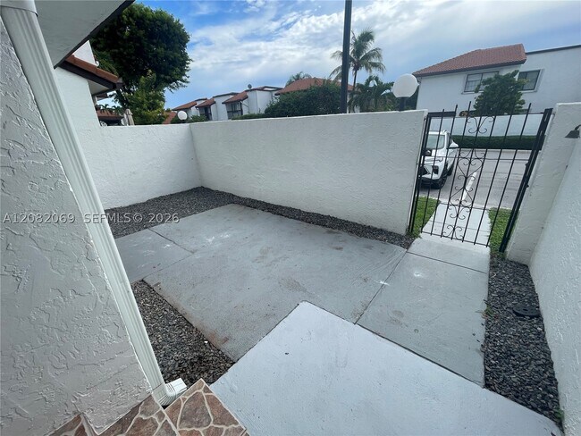 Building Photo - 1341 SW 124th Ct